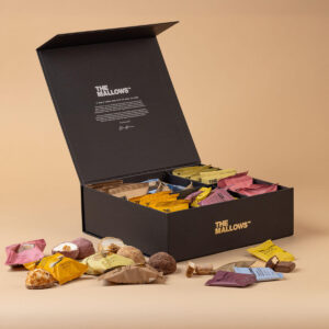 Gift box Gaveæske b2b personalegave værtindegave Signature Collection The Mallows Giftbox gourmet chokolade caramel filled skumfiduser firmagave b2b flowpacks