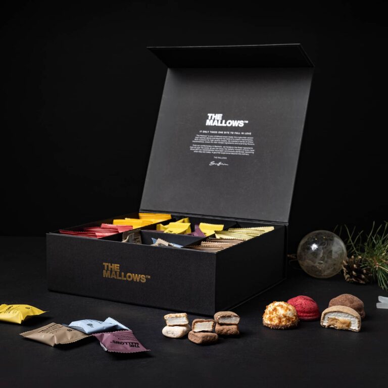 Gift box Gaveæske b2b personalegave Signature Collection The Mallows Giftbox økologisk organic chokolade caramel filled skumfiduser firmagave julegave b2b flowpacks open