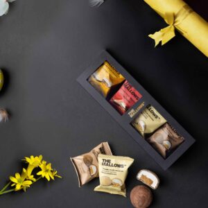 Gift box Gaveæske b2b danske personalegave The Mallows caramel filled mallows Giftbox chokolade skumfiduser firmagave julegave b2b open private label flowpacks company business gifts b2b easter påske