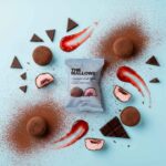 Strawberry Filled Mallows Flowpack Dark Chocolate + Fine Cacao Mallows Jordbærfyldte skumfiduser mørk chokolade kakaopulver Marshmallows Emma Bülow Denmark nyhed